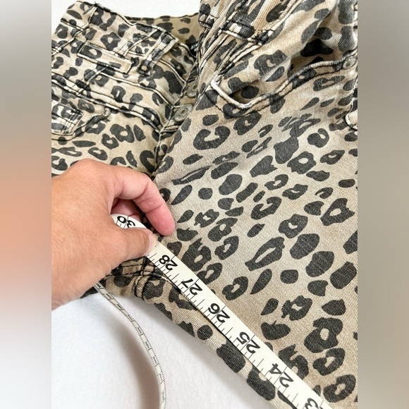 ALMOST FAMOUS Juniors Leopard Cheetah Animal Print Mid Rise Skinny Jeans Size 1 - Picture 15 of 16